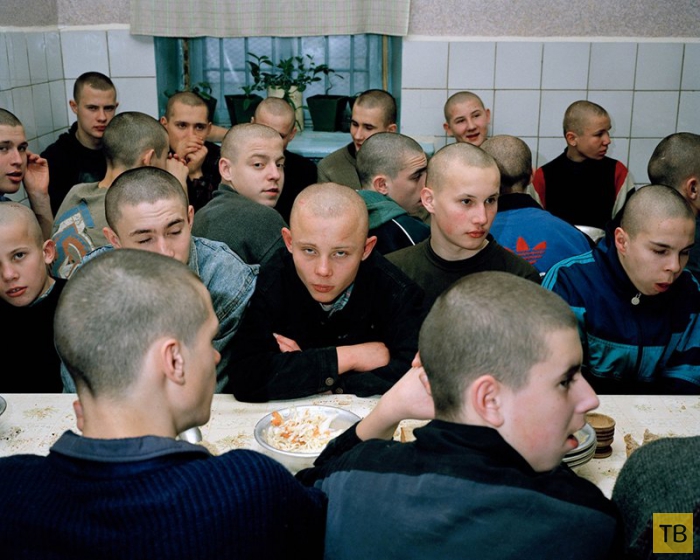 Несовершеннолетние заключенные в колониях Сибири (26 фото)