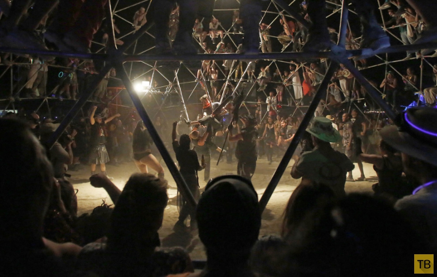 Фестиваль «Горящий человек 2014» в Неваде (24 фото)