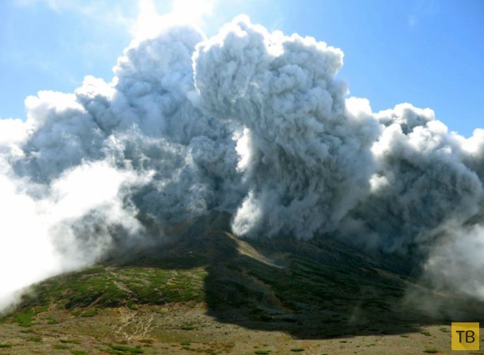 Извержение вулкана Онтакэ в Японии (11 фото)