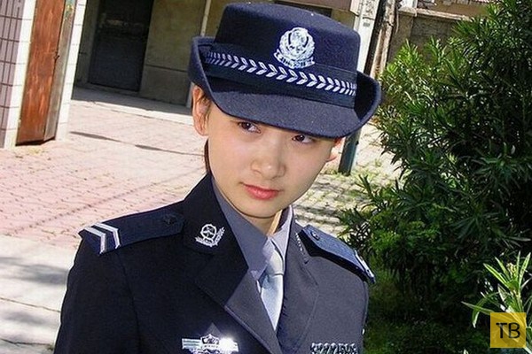 Девушки из правоохранительных органов разных стран (10 фото)