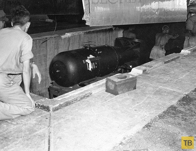 Подготовка американцев к сбросу бомб на Хиросиму и Нагасаки (17 фото)