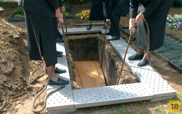 Топ 10: Страшные истории людей, которых похоронили заживо (21 фото)