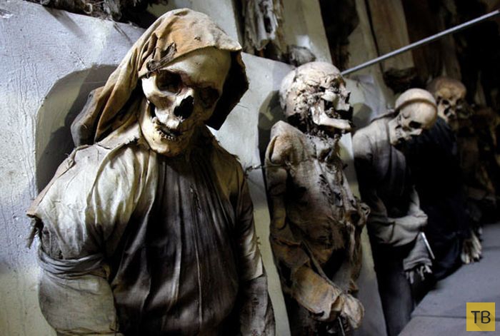 Одно из самых жутких мест на планете - необычное кладбище в Палермо (41 фото)