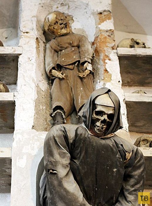Одно из самых жутких мест на планете - необычное кладбище в Палермо (41 фото)