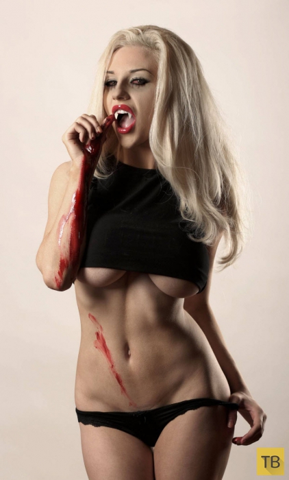 Кровавая фотосессия молодой секс-бомбы Кортни Стодден (9 фото)