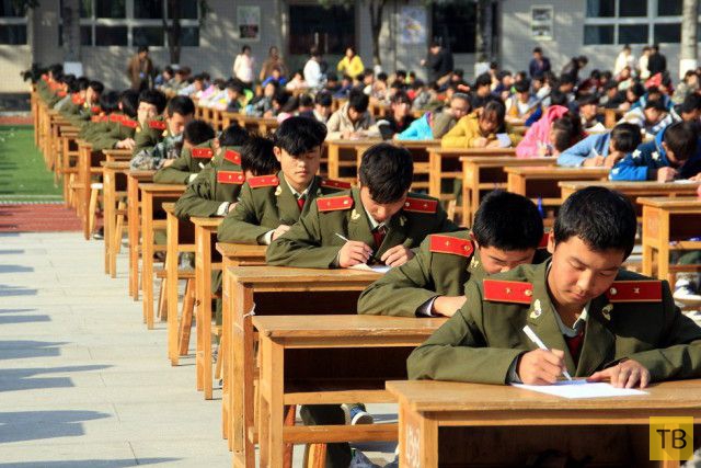 Экзамен на свежем воздухе в Китае (6 фото)